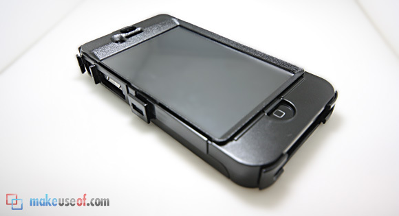 Giveaway: iPhone 4 Defender (+ Commuter Cases by Otterbox) defense1