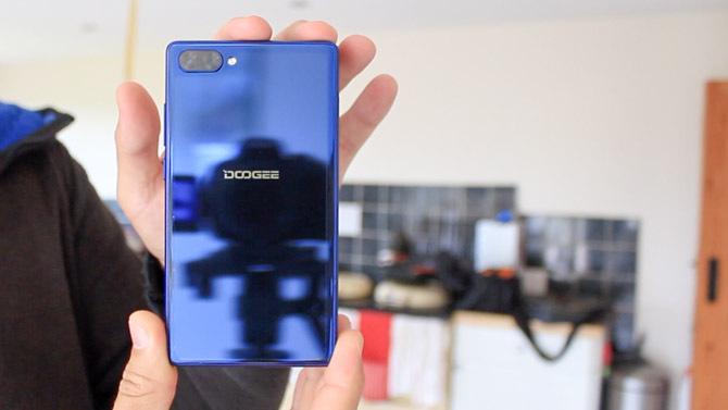 Doogee Mix: Vacker "Bezel-Less" -telefon för under $ 200 doogee-mix bakre ansikte