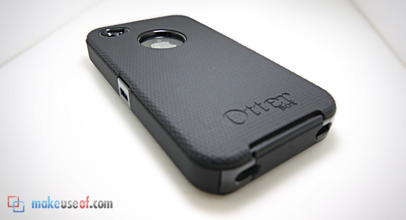 Giveaway: iPhone 4 Defender (+ Commuter Cases by Otterbox) defense2