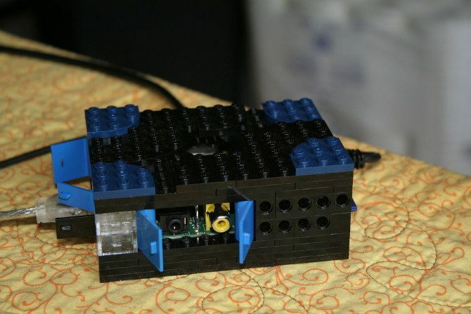 18 Intressant DIY Raspberry Pi Case Ideas darrennie pi lego 670 670x447