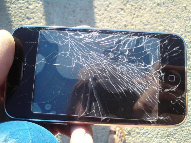 broken-smartphone