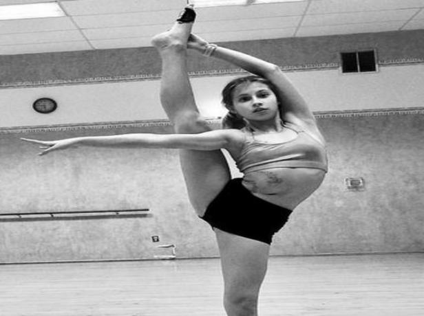 ballerina som lär sig ett drag