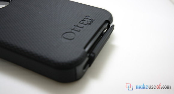 Giveaway: iPhone 4 Defender (+ Commuter Cases by Otterbox) defense4