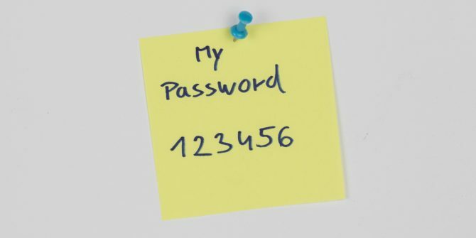 Lösenord på en post-it-anteckning