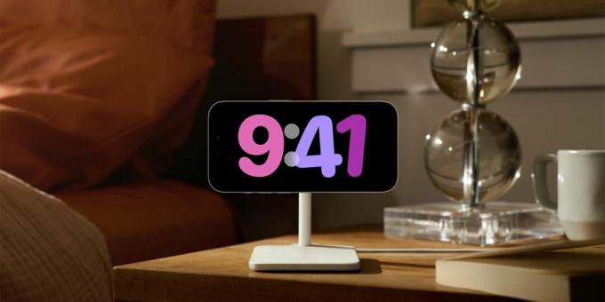 Flytande urtavla i standbyläge på iOS 17
