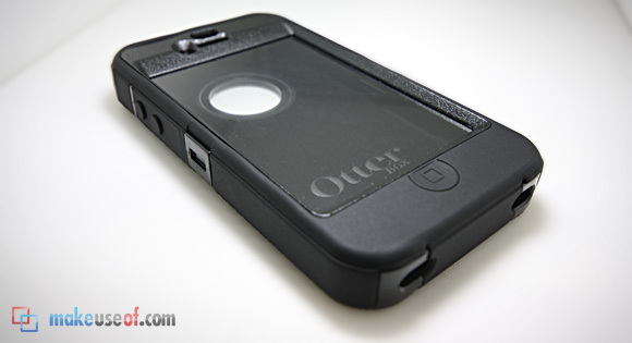 Giveaway: iPhone 4 Defender (+ Commuter Cases by Otterbox) defense3
