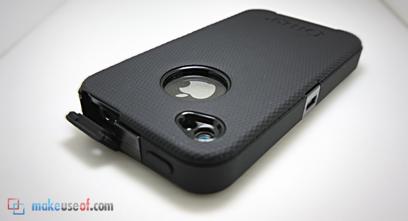 Giveaway: iPhone 4 Defender (+ Commuter Cases by Otterbox) defense6